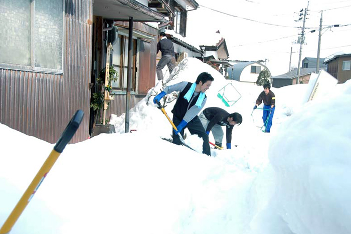 http://tamionet.com/blog/image/20110206-2_snow-volunteer.jpg